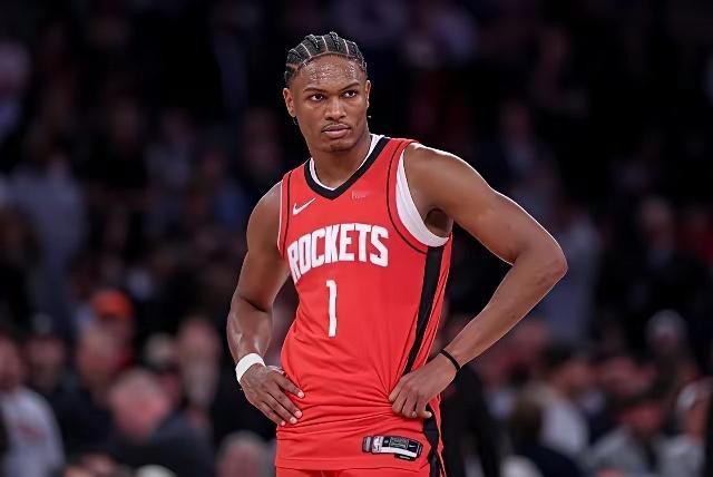 阿门受伤，明天的比赛看来是打不了了，从昨天比赛最后直接回更衣室的情况看，这伤势恐