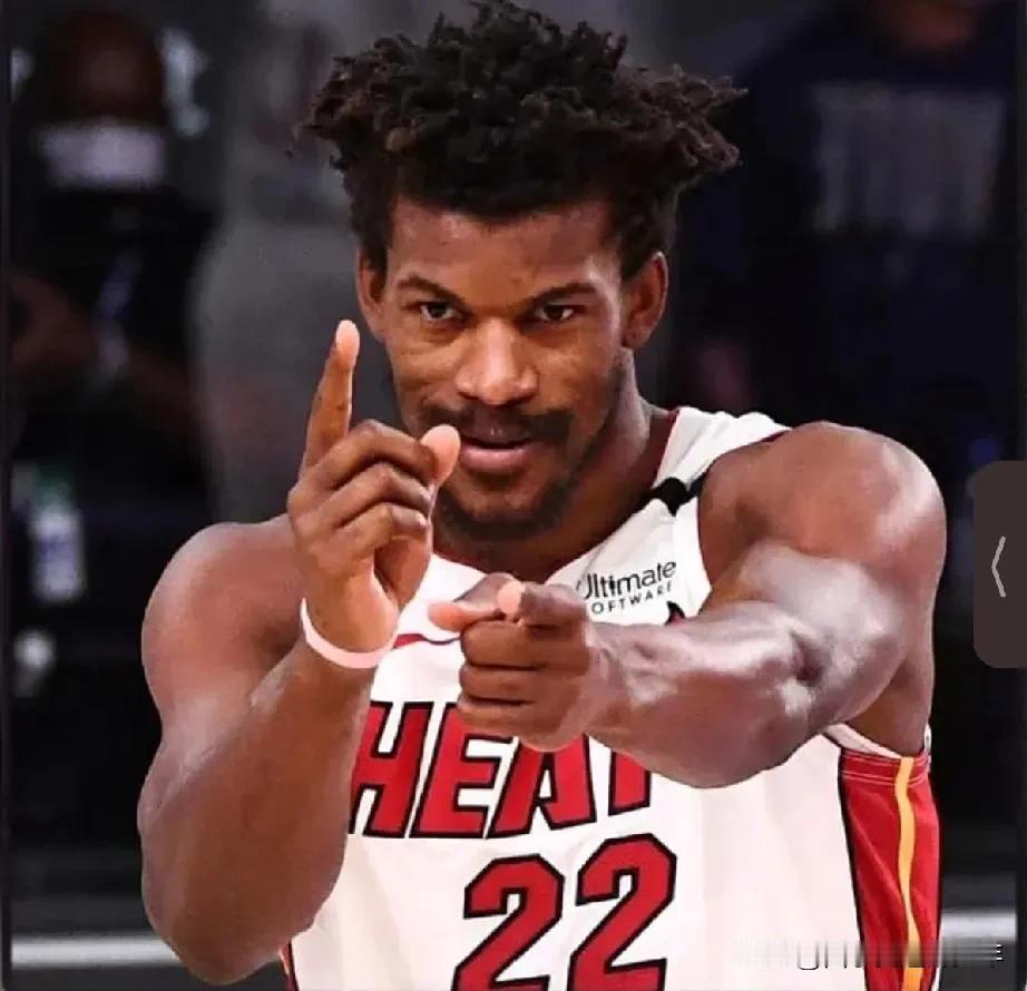 今天看NBA热火VS开拓者。热火队打的很好，内线外线均有表现，半场结束热火66：