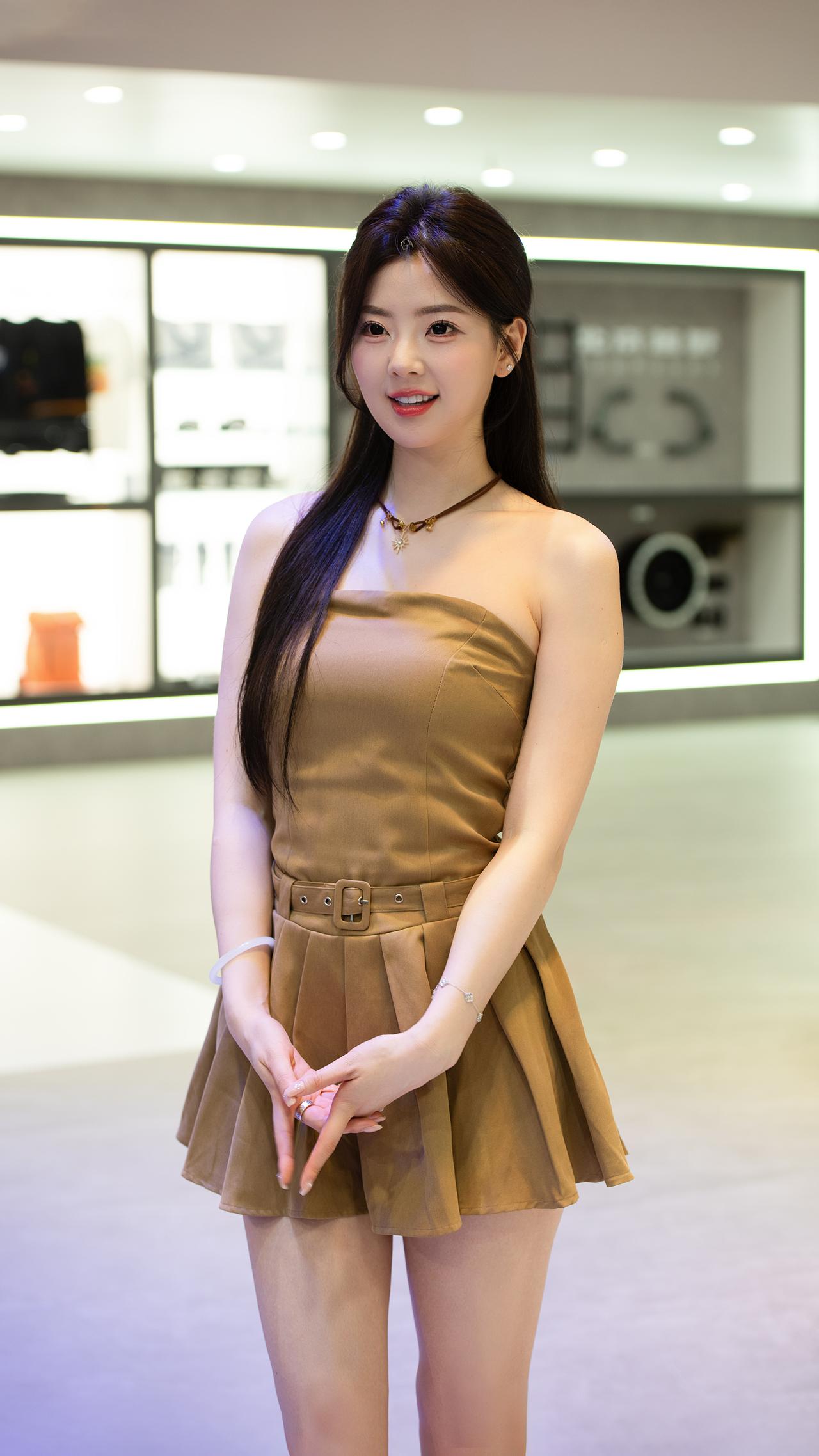 春晓车模美女 甜妹 车展现场