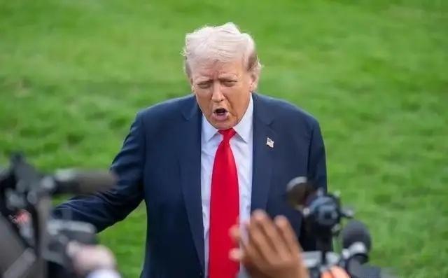 美国 又赢了！简直就是 赢麻了 ！赢疯了！赢崩了！赢傻了！洛杉矶港口的集装箱，比