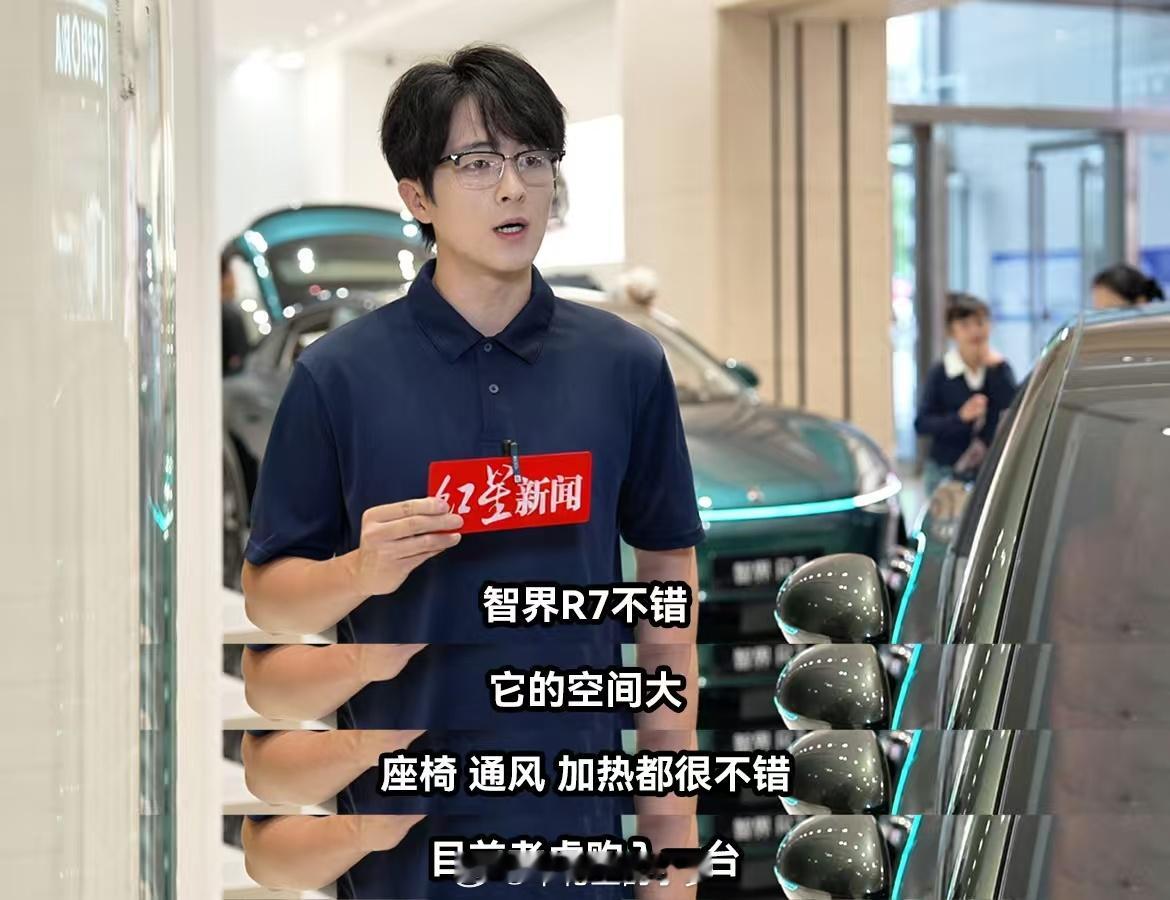 十一黄金周在买什么车 国庆逛鸿蒙智行门店，人比想象中还多。试驾区排着队，不少人围