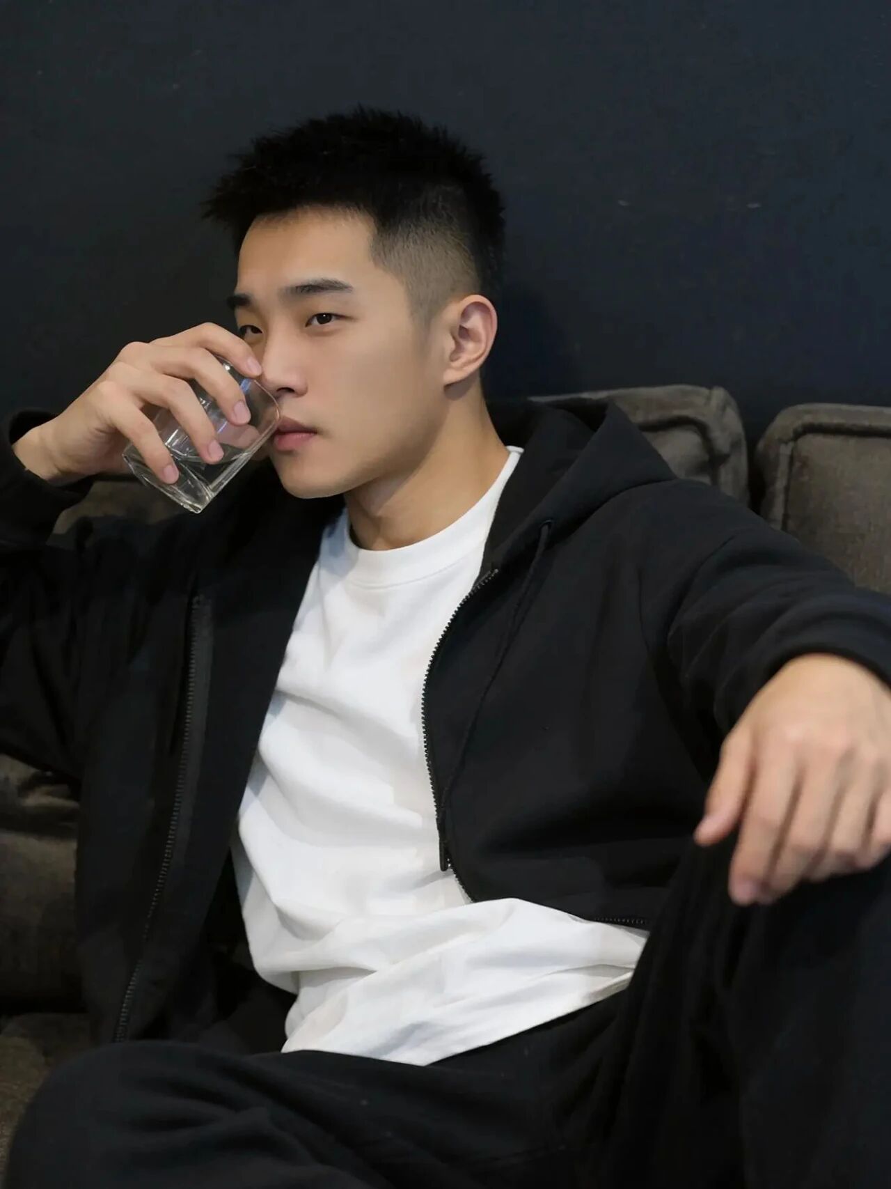 敬自己 一杯敢 一杯不怕 