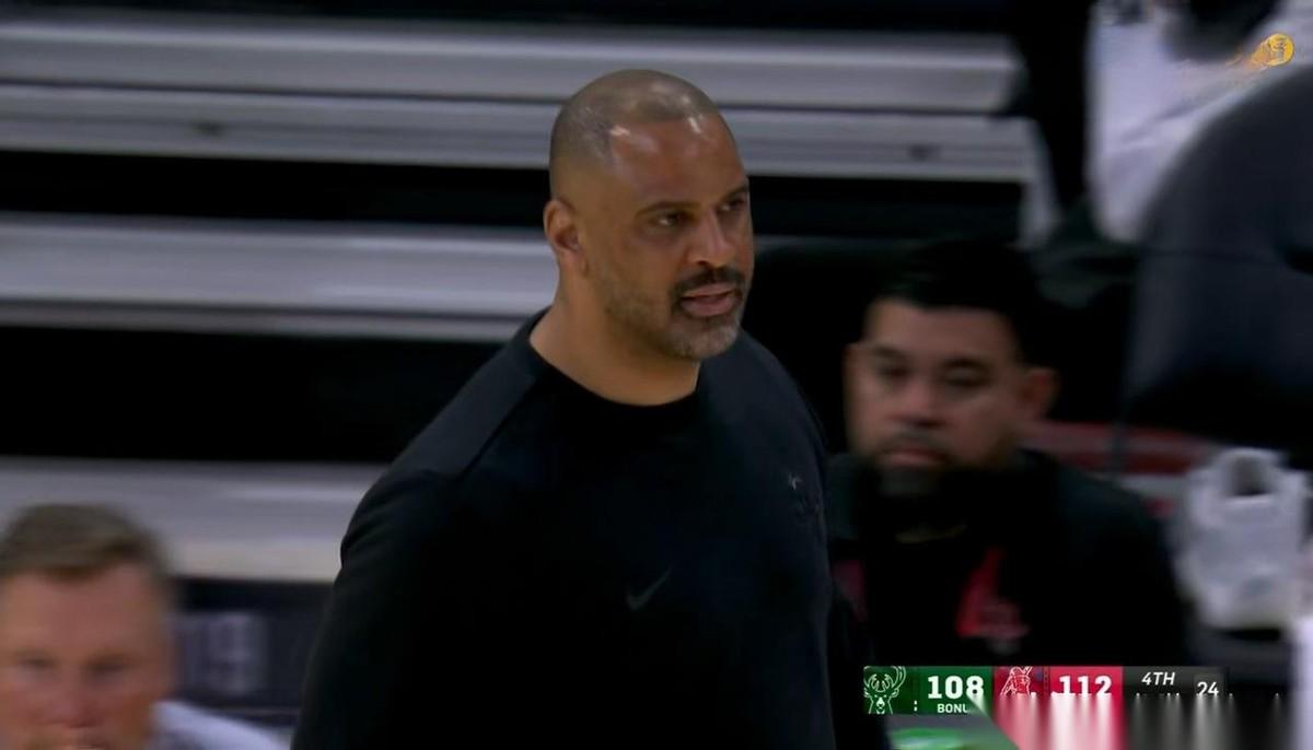 火箭主帅乌度卡真是太会夸人了！在今天火箭主场以119：113战胜雄鹿的赛后采访中