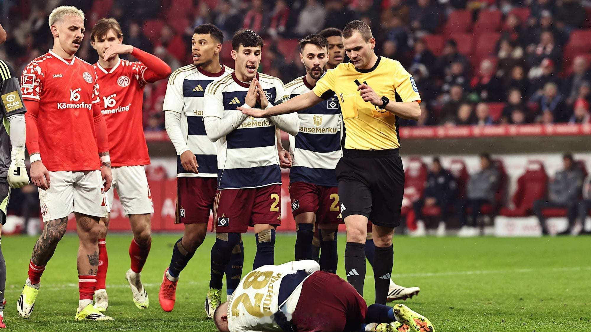 神，汉堡日前推出的特别版球衣，在发售前两天就在实体和网上Fanshop售罄了20