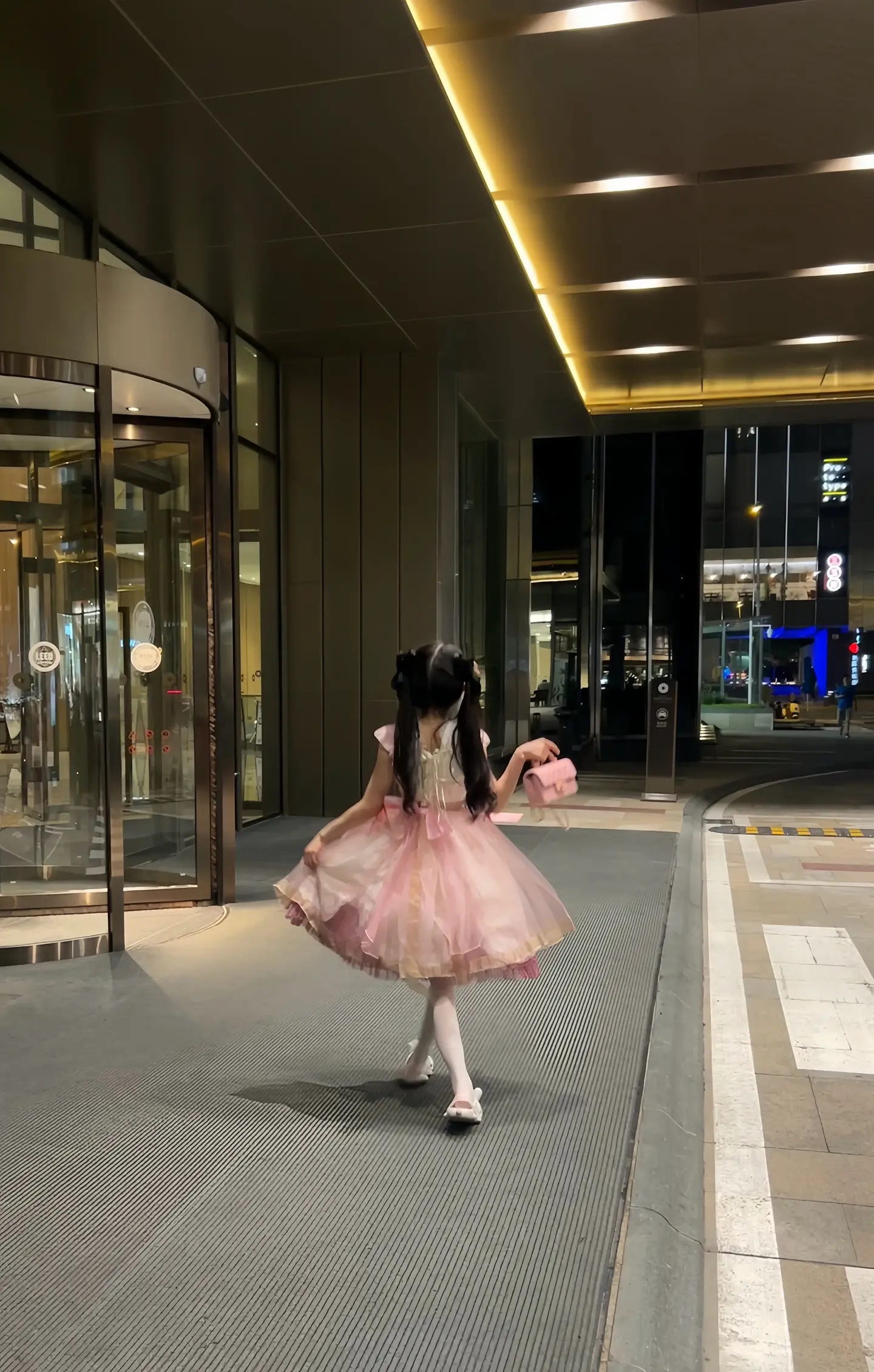 lolita出街 社恐女孩 这世界不缺大人