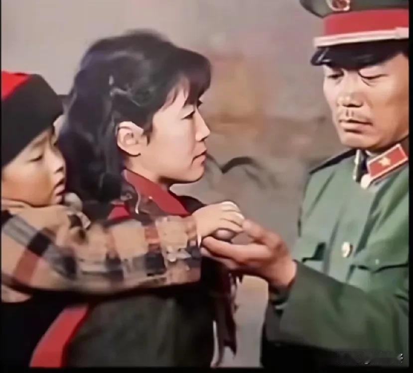 铭记历史，勿忘英雄！

时间：1984年I月
地点：昆明火车站
人物：即将奔赴前