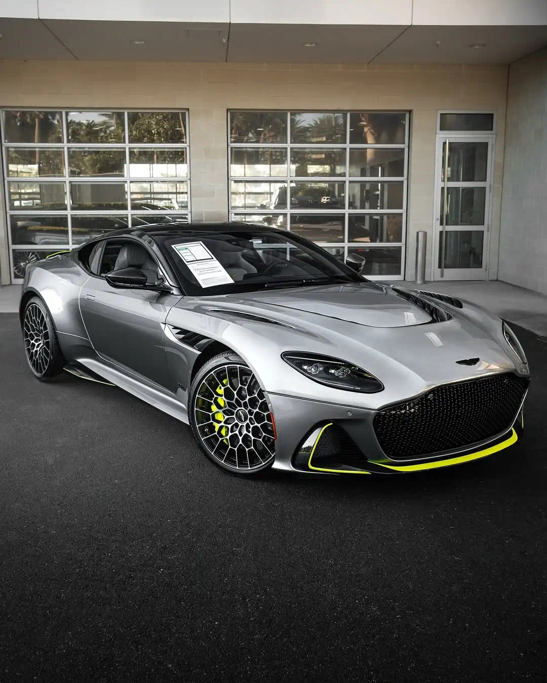 豪车超跑[超话]  Aston-Martin DBS 770 Ultimate！