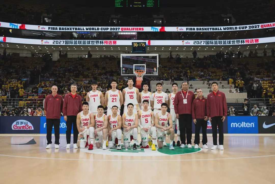 世预赛首战惜败！中国男篮76-80不敌韩国 张镇麟20分中国男篮 北京时间11月