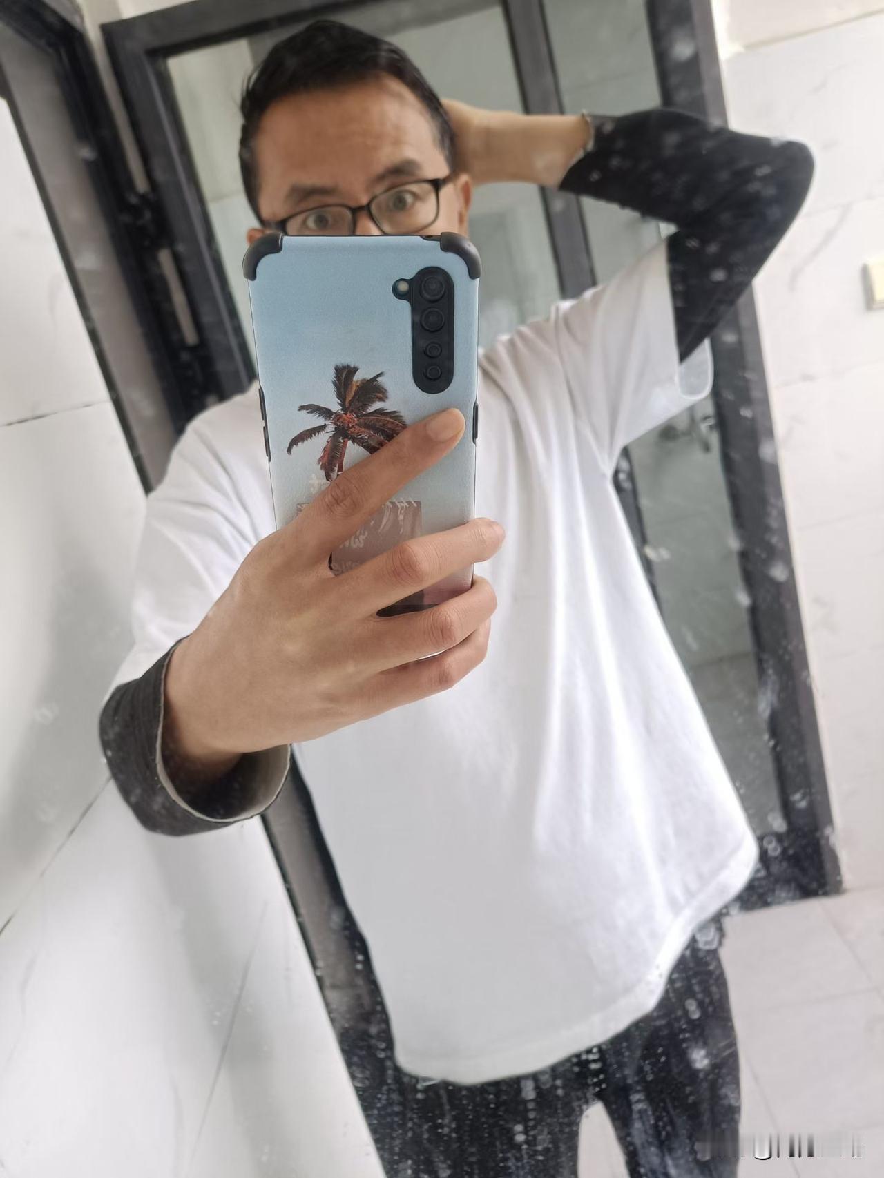 我42岁这个年纪太尴尬难受了，简历投出去，基本就是石沉大海了。除了自动回复，连个