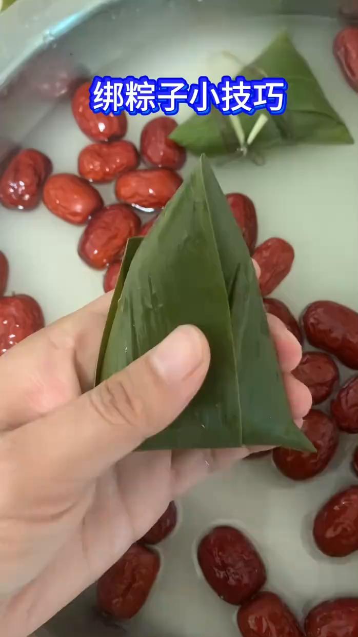 绑粽子小技巧。