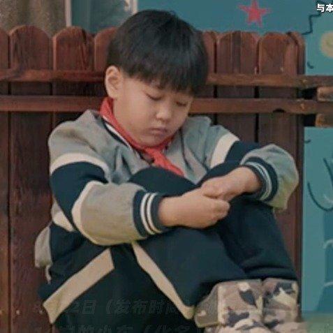 男孩疯狂充值网游竟因遭同学孤立理解是帮孩子走出网络沉迷的第一步男孩因被同学孤立而