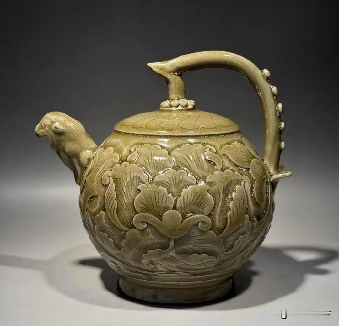 北宋耀州窑剔花牡丹纹狗头倒流壶欣赏耀州窑刻花赏器