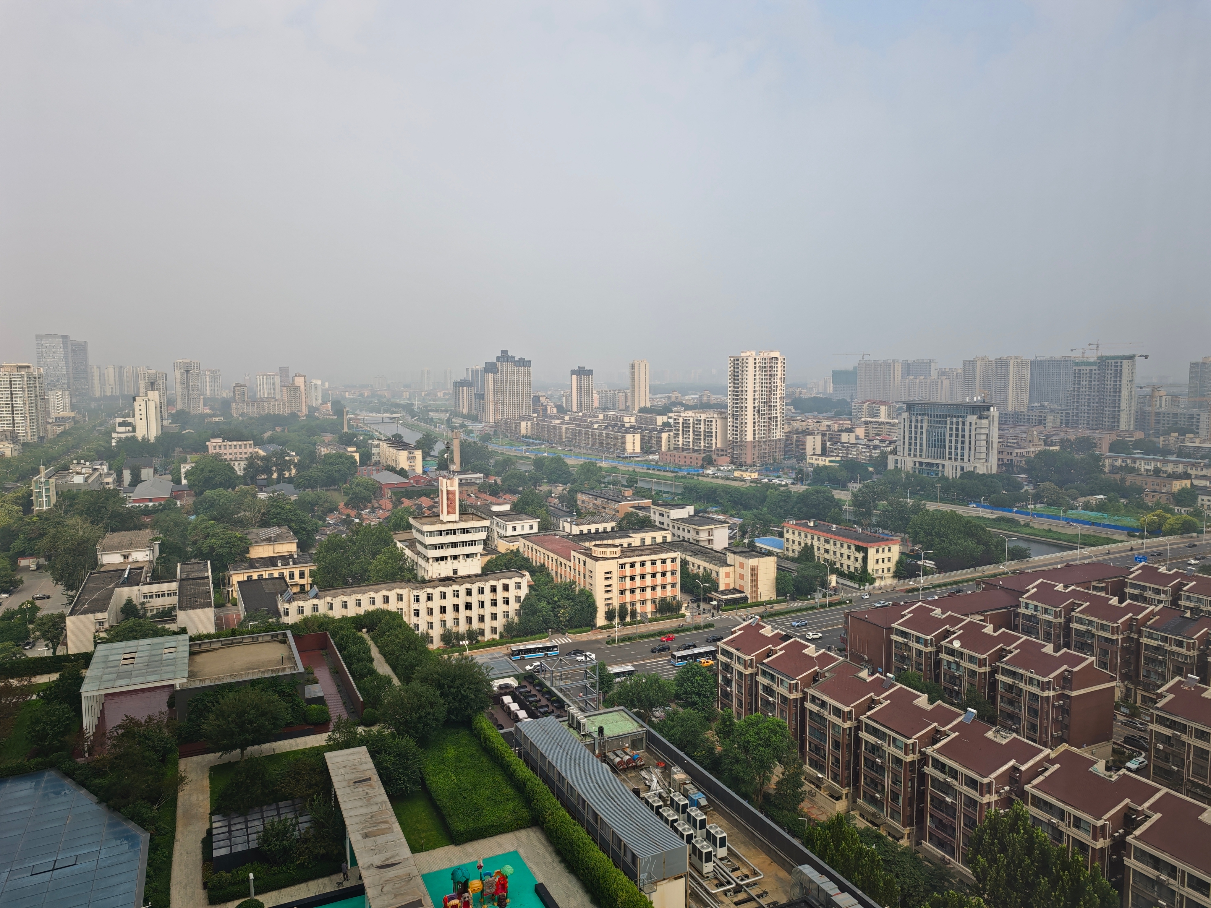 每天早起打卡 早上好呀大家，今天早上去给智界S7做保养，要两个小时，我下午还要拍