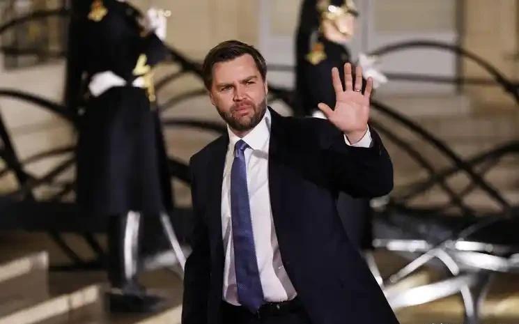 4月11日，当美国副总统万斯带着300多人的庞大代表团，在伊斯兰堡的谈判桌前熬了