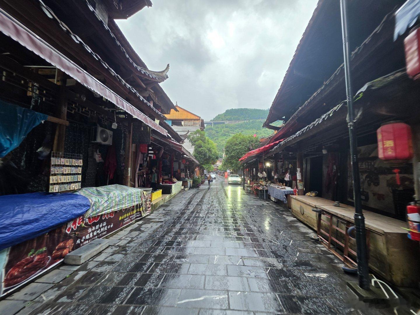 本次古丈默戎镇实地走访龙鼻嘴村，这里又称墨戎苗寨，苗语意为“有龙的地方”，是20