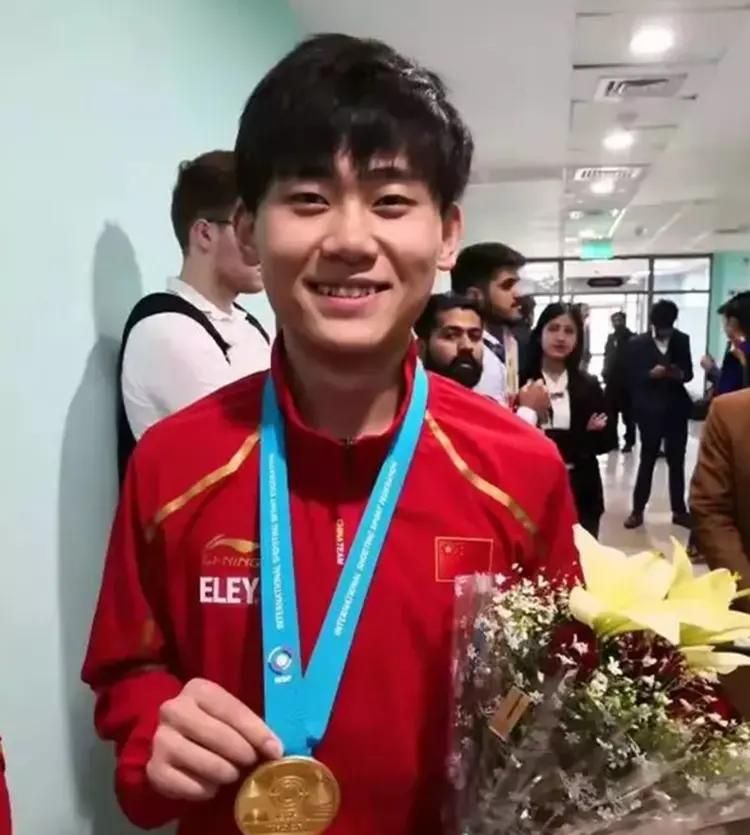 一枪定乾坤！刘宇坤：从破纪录黑马到奥运冠军的逆袭之路
 
刘宇坤（Yukun L