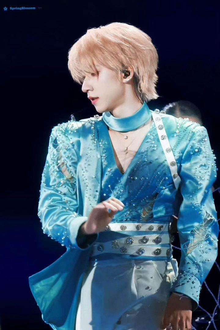 贺峻霖今晚好事做尽  啊啊啊！贺峻霖的《water》solo声控福利天花板！🎤