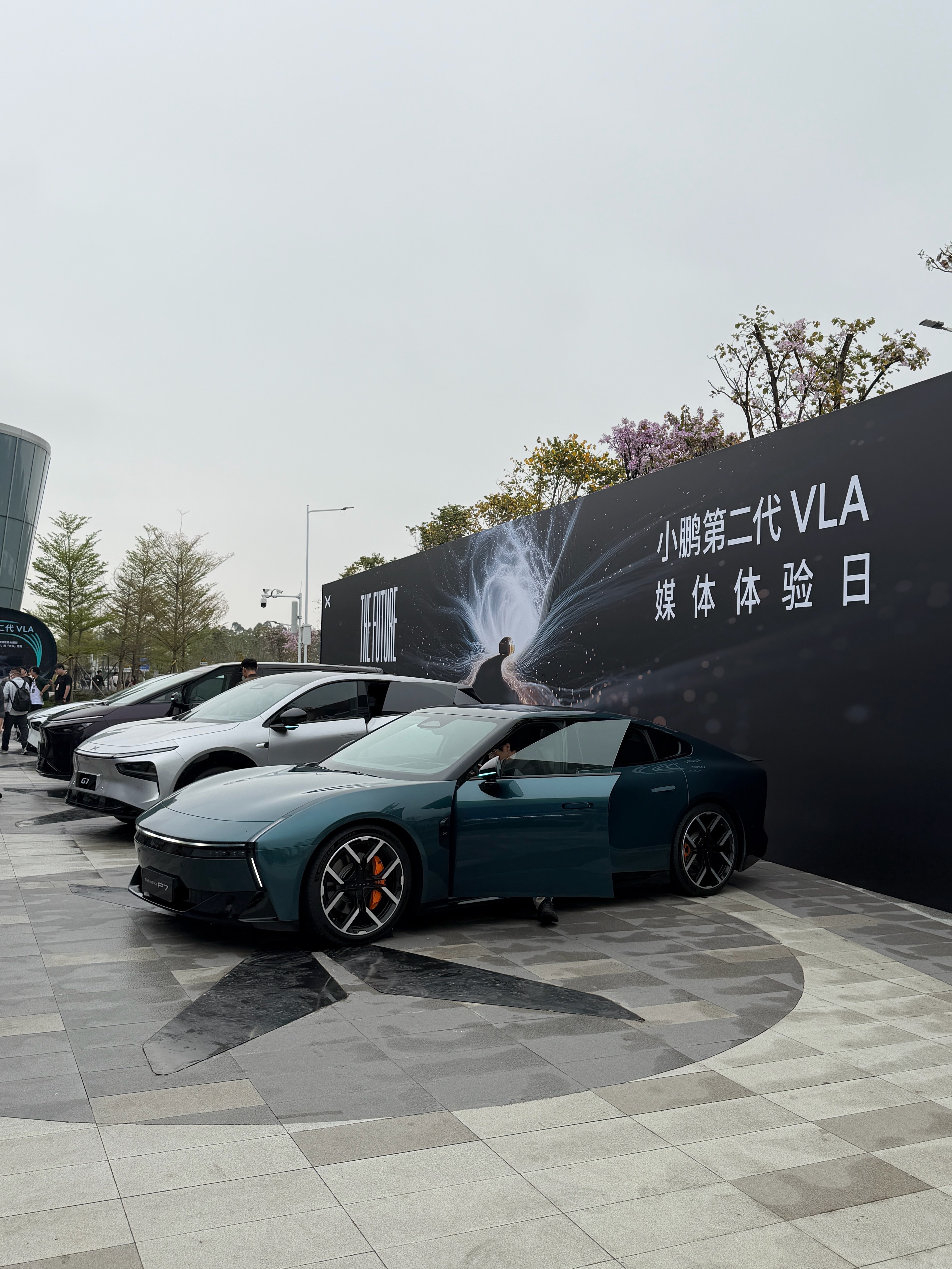 到达会场，听听怎么个事小鹏第二代VLA发布新款小鹏X9纯电版今日上市