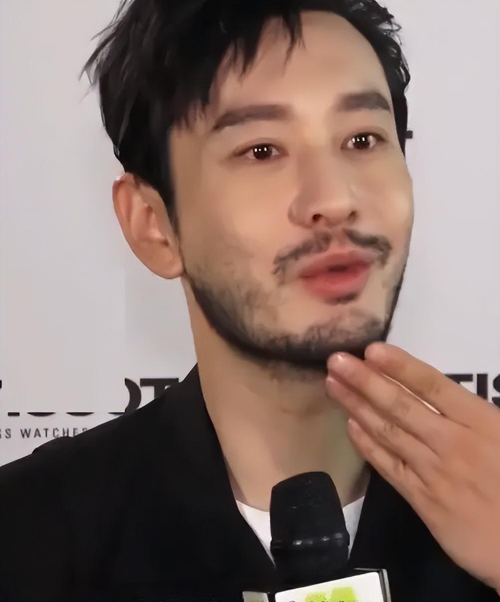 他给兄弟下跪、散财几千万不眨眼，却让自己的女儿出生证明上，父亲栏永远空着
叶珂穿
