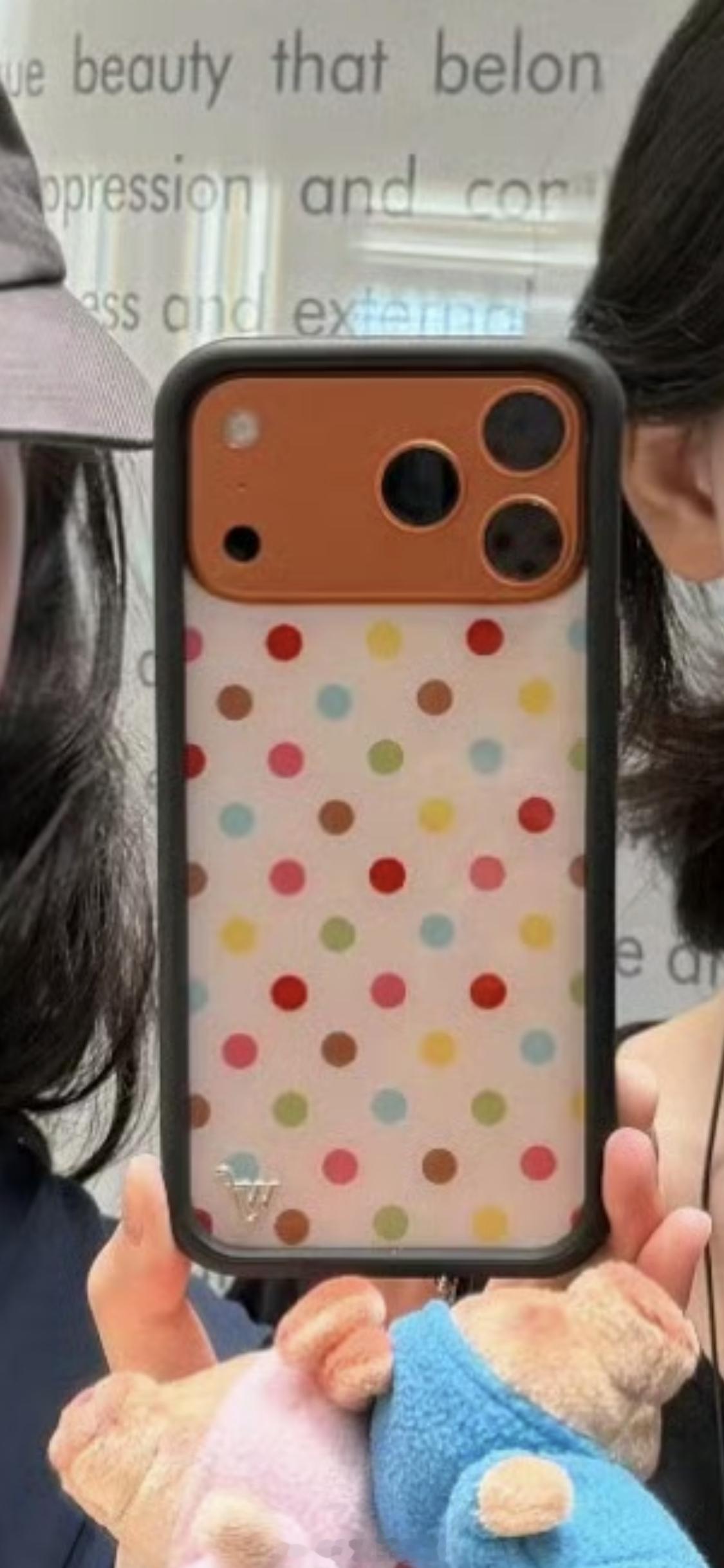 富人新标识：iPhone戴wf手机壳！ 