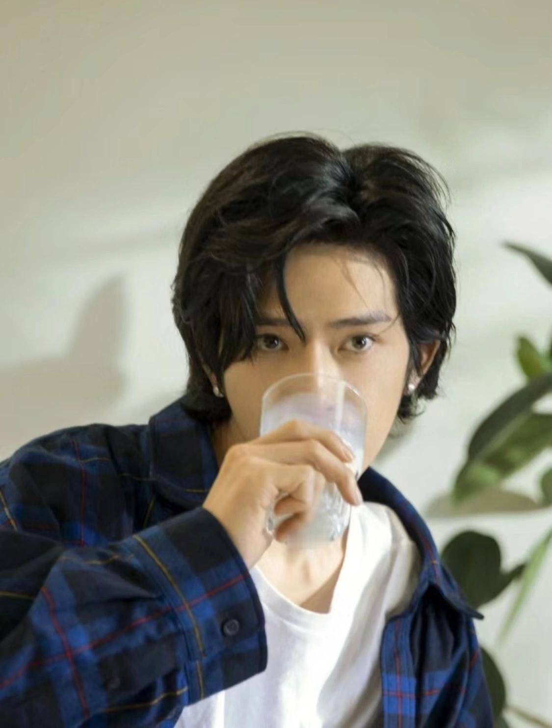 井柏然长发时期 