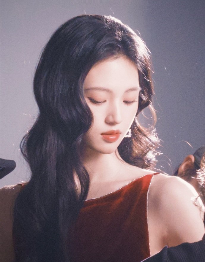 终于轮到沈羽洁上桌了 终于等到沈羽洁上桌闪耀！艺考拿证拿到手软，在《民国大侦探》