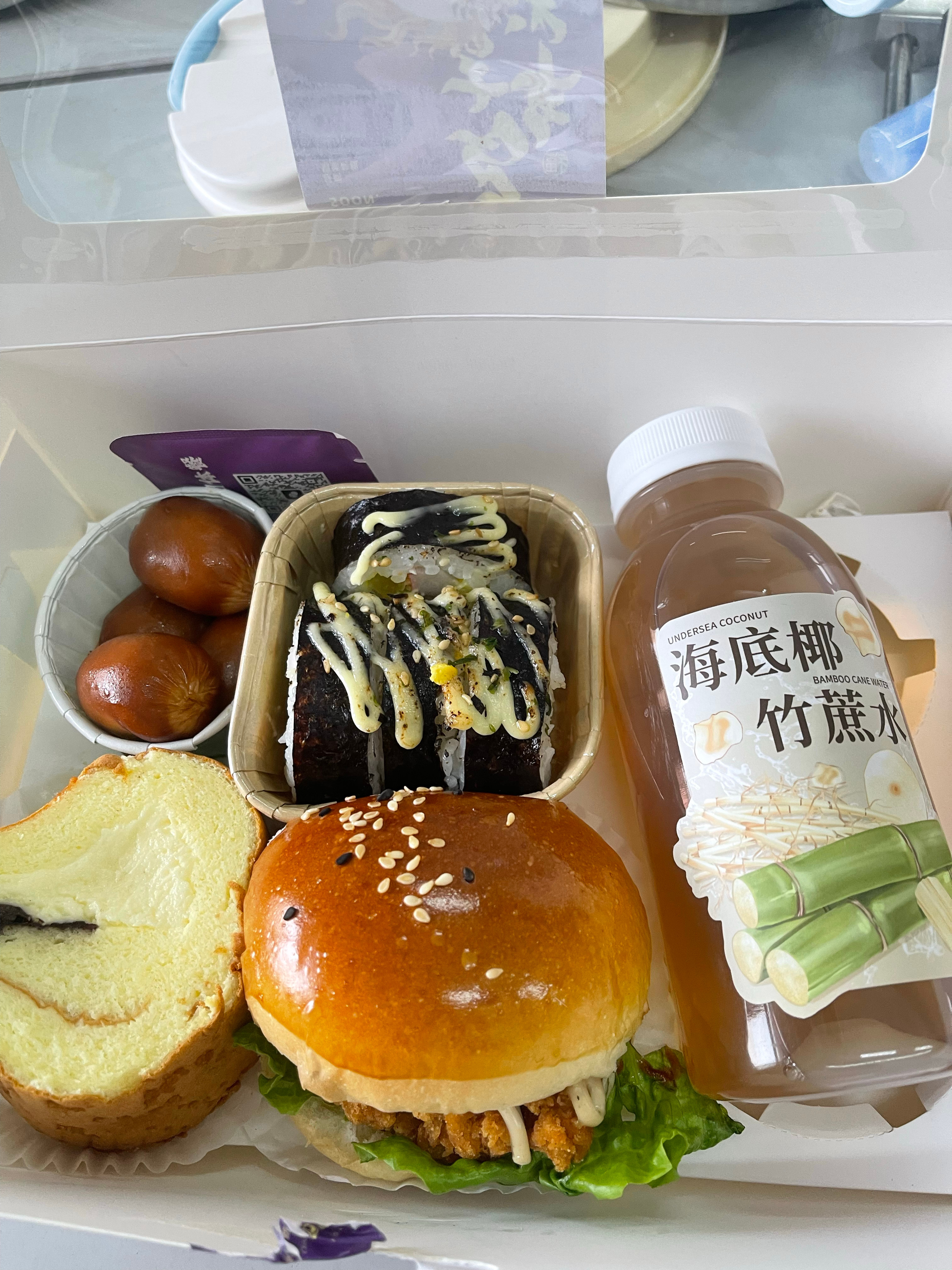 团辅活动我就这样拿了一份吃的开始吃吃吃 