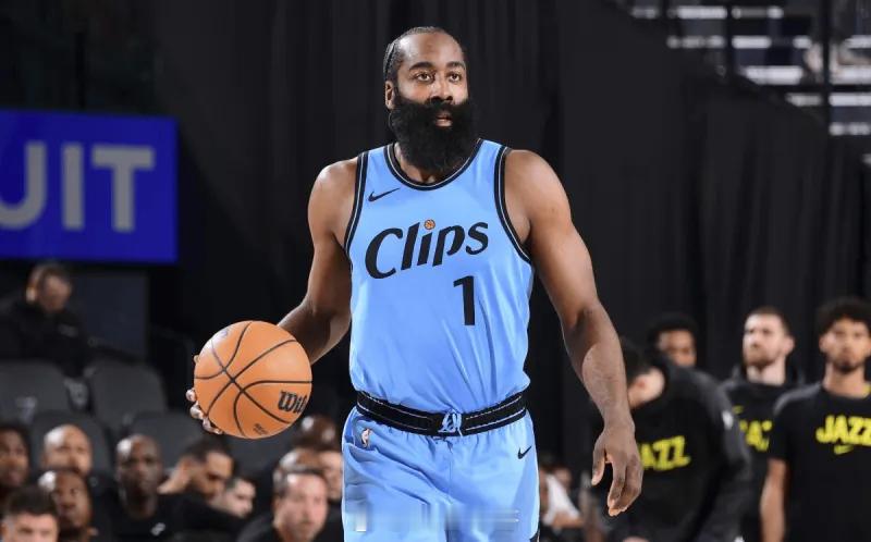 12月02日讯 今日NBA常规赛，快船123-140不敌热火。本场比赛，詹姆斯-