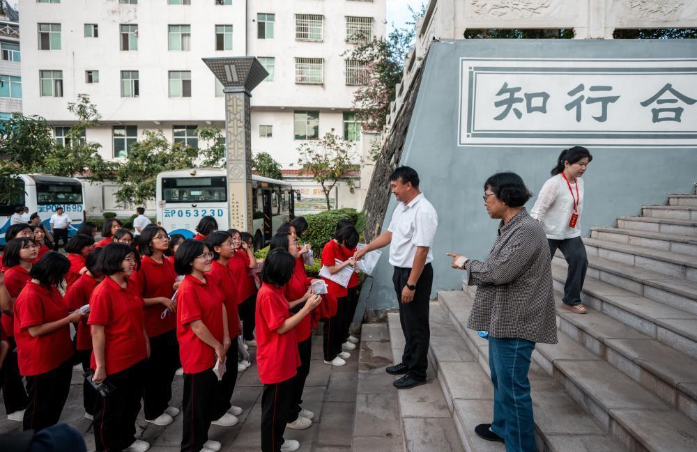 那些被张桂梅送出大山的学生如今怎么样了？6月7日早上7点整，云南丽江华坪女子高中