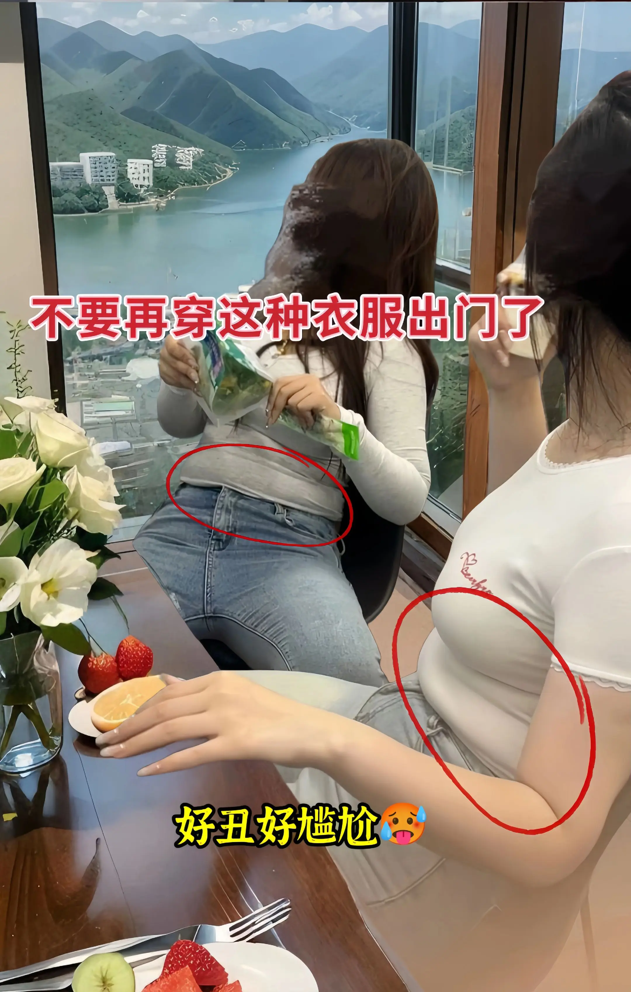 谁能拒绝这件夏季新款短袖衬衫！清新的多巴胺蓝色，一眼心动，领口别致设计...