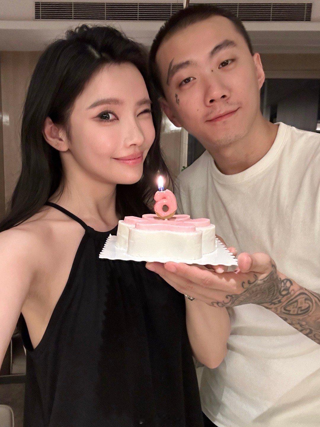 阿卡丽今天六岁了！暂停一秒让我们祝喵喵大人生日快乐😙 ​​​