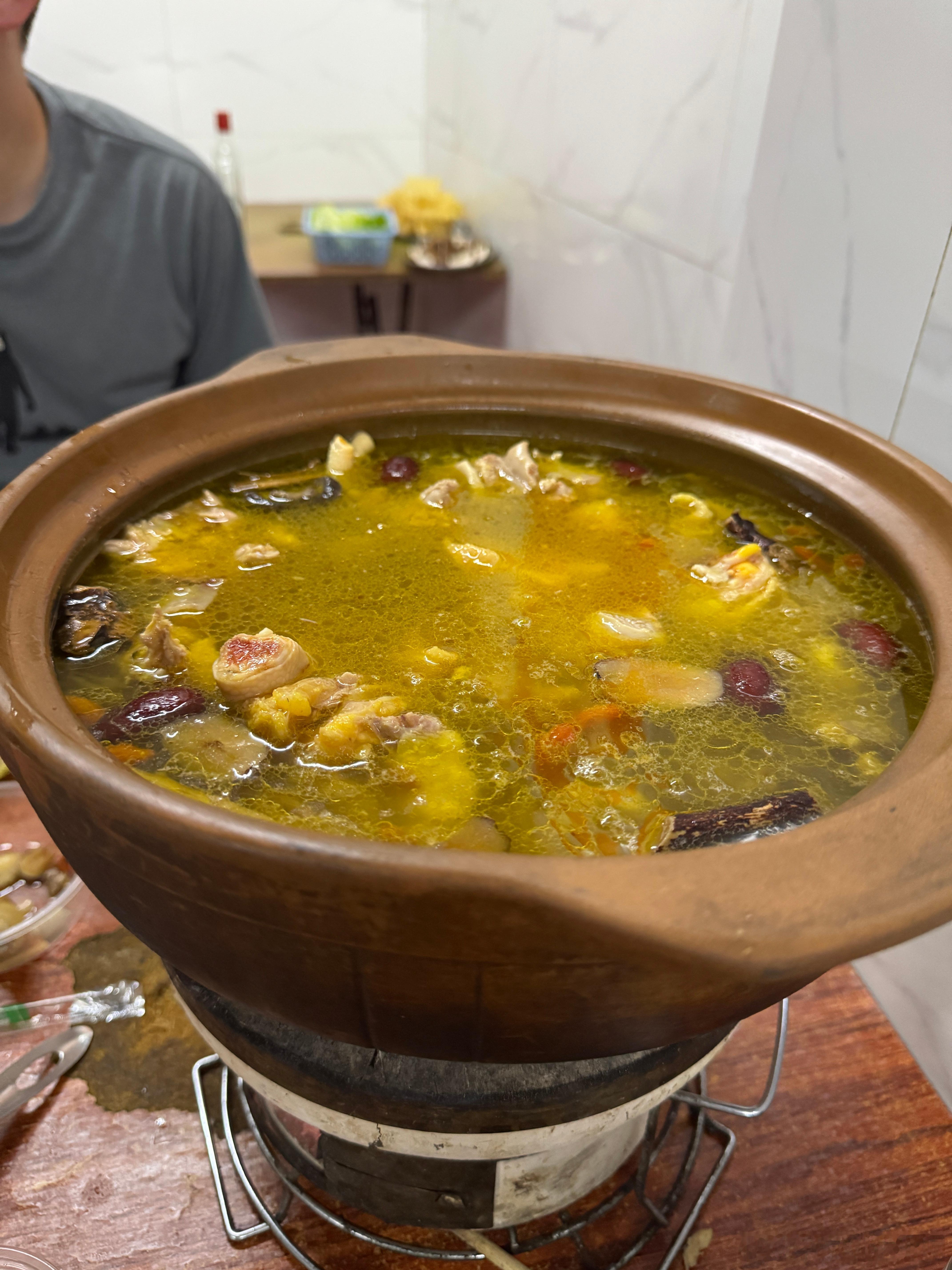 来广州一定要尝尝这家鸡煲！吃了很多很多年了，又来啦[馋嘴]  ​​​
