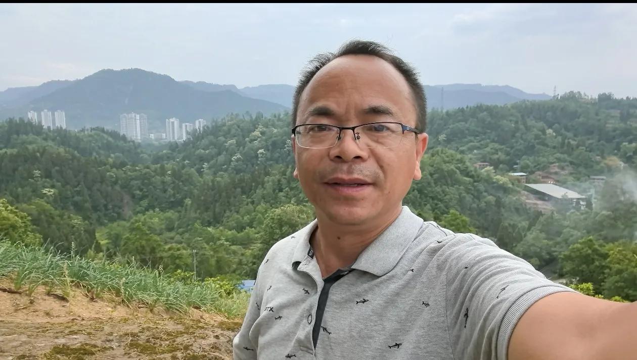 来到四川达州市寻龙点穴、造福……
​请我来的东家六十多岁了，是长期看我视频的粉丝