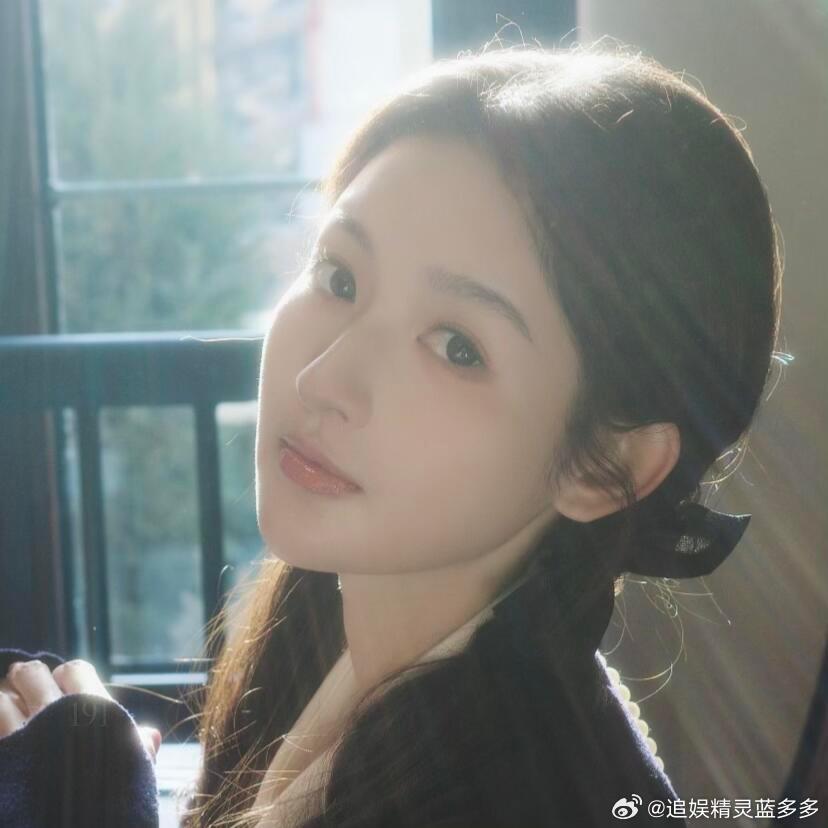 妳突然流眼淚，就像是維納斯的點綴 ​​​