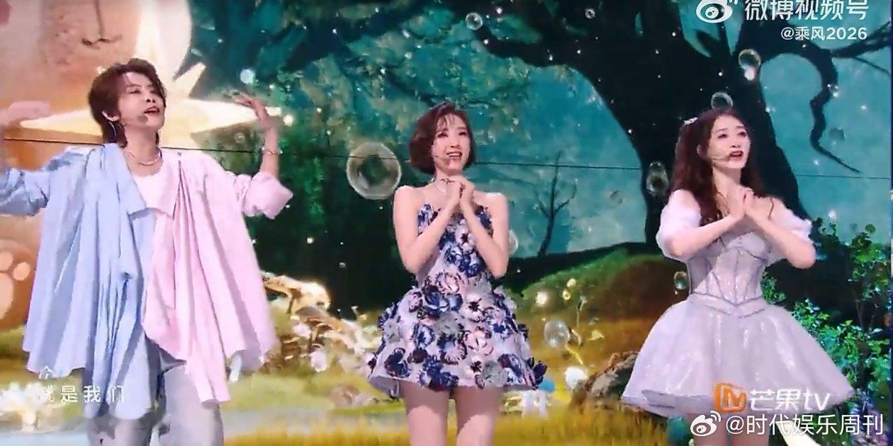 SHE的显示器飞轮海的主机乘风2026 绝妙组合！李小冉、王濛、唐艺昕成SHE显