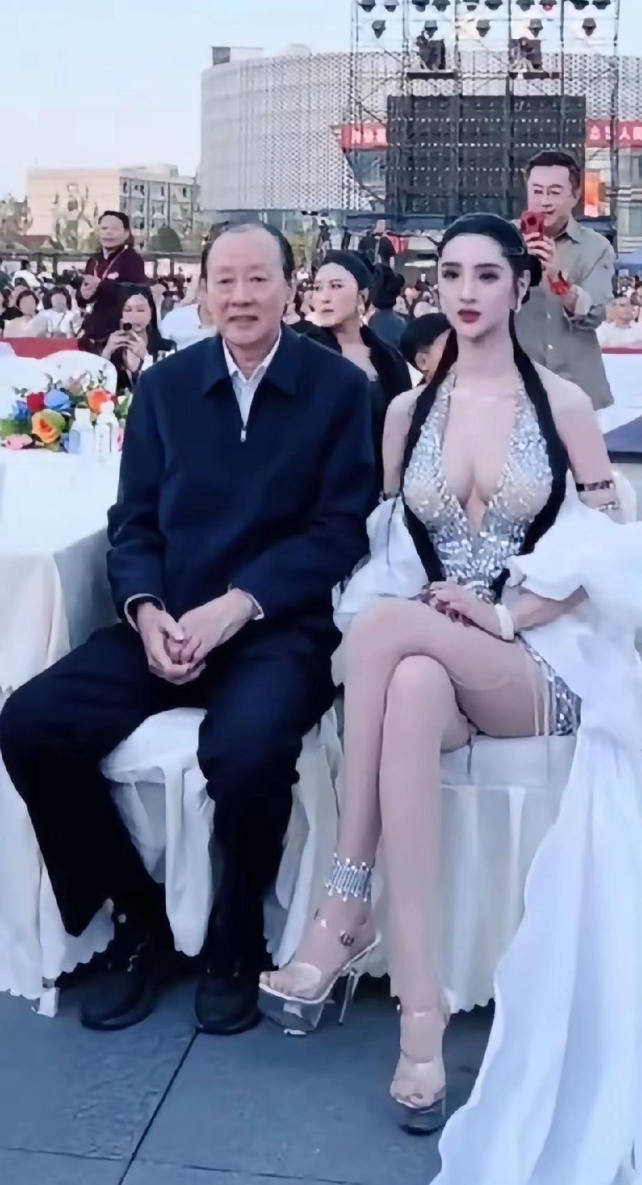一个怕冷，一个怕热[笑哭]