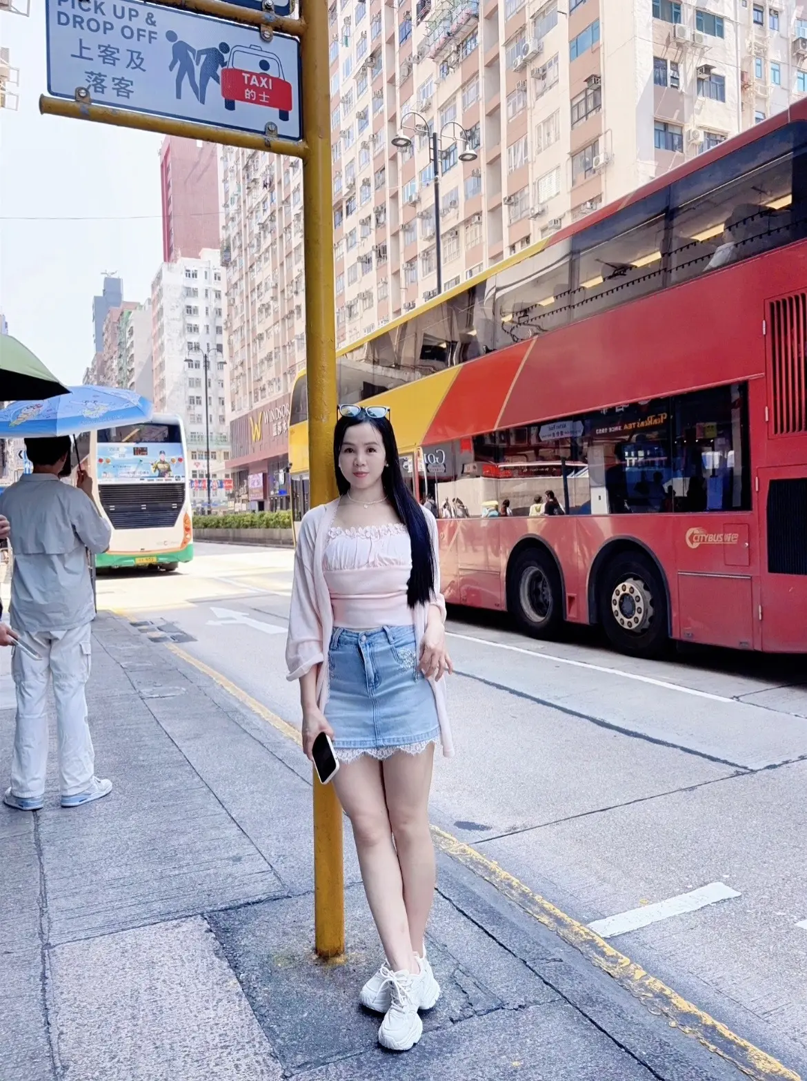 突然发现我好像没什么朋友，也没有那个很爱我的人，我的心突然空了，原来我...