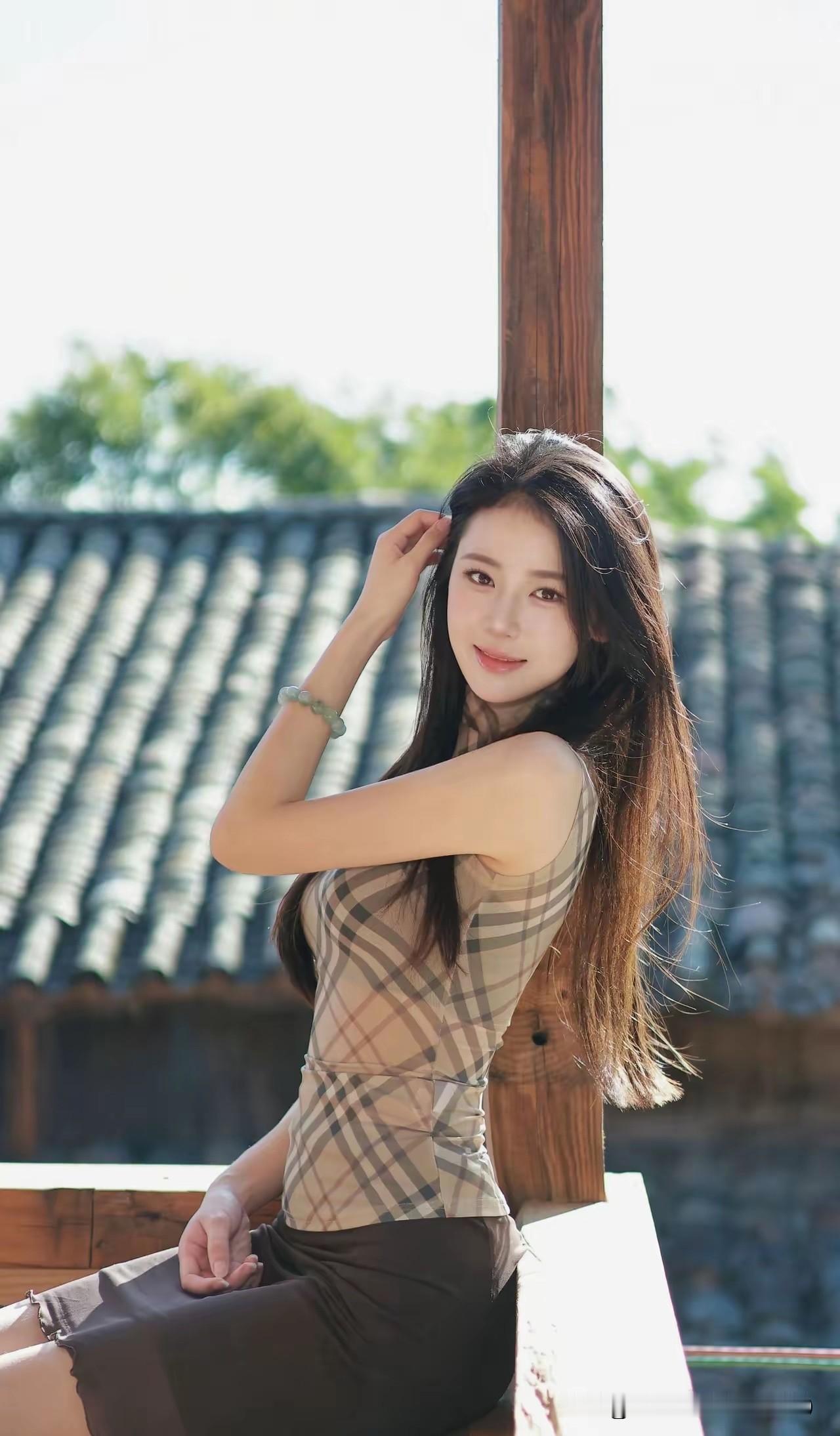 简单的穿搭，平静的心境，便是生活里难得的小美好。