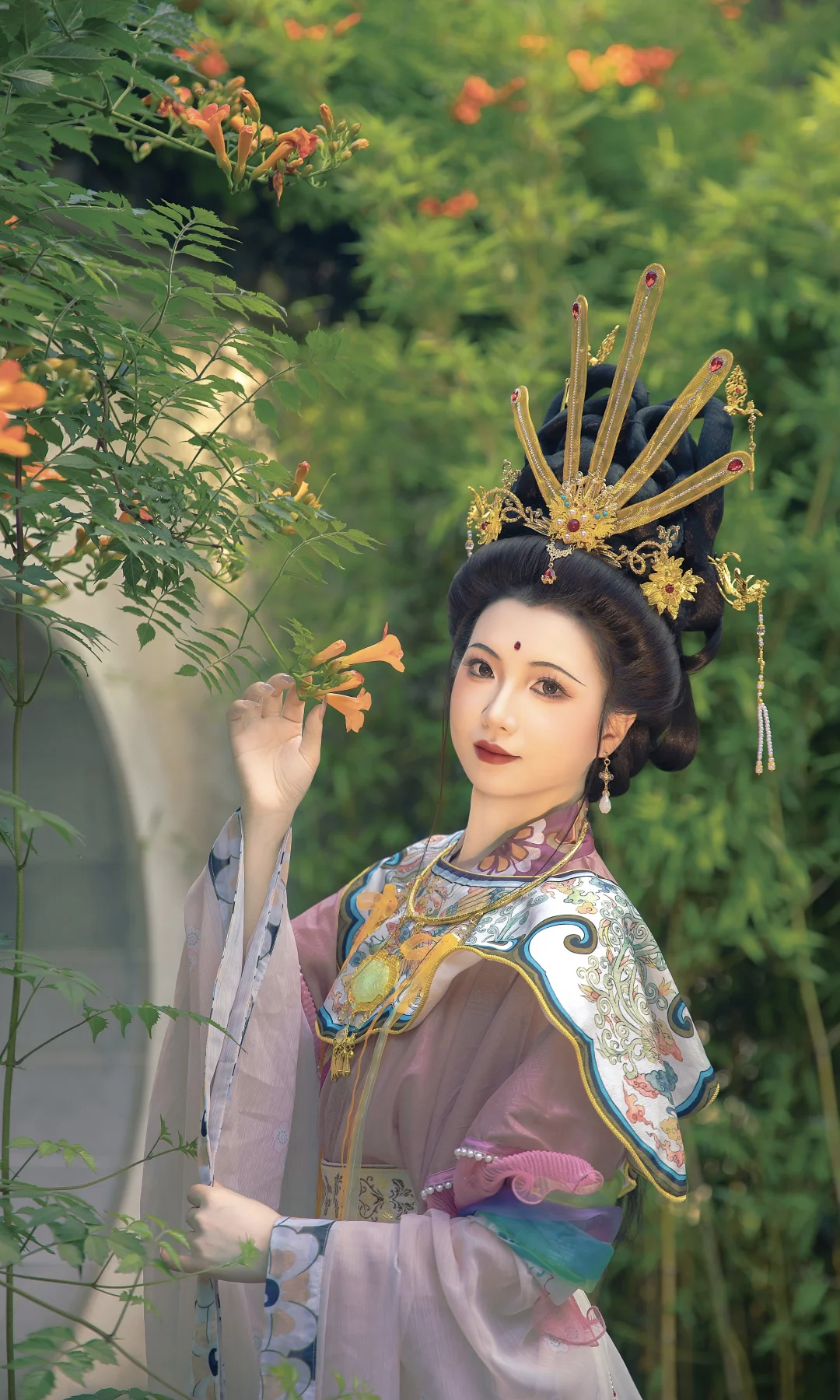 拍了拍“警幻仙姑”