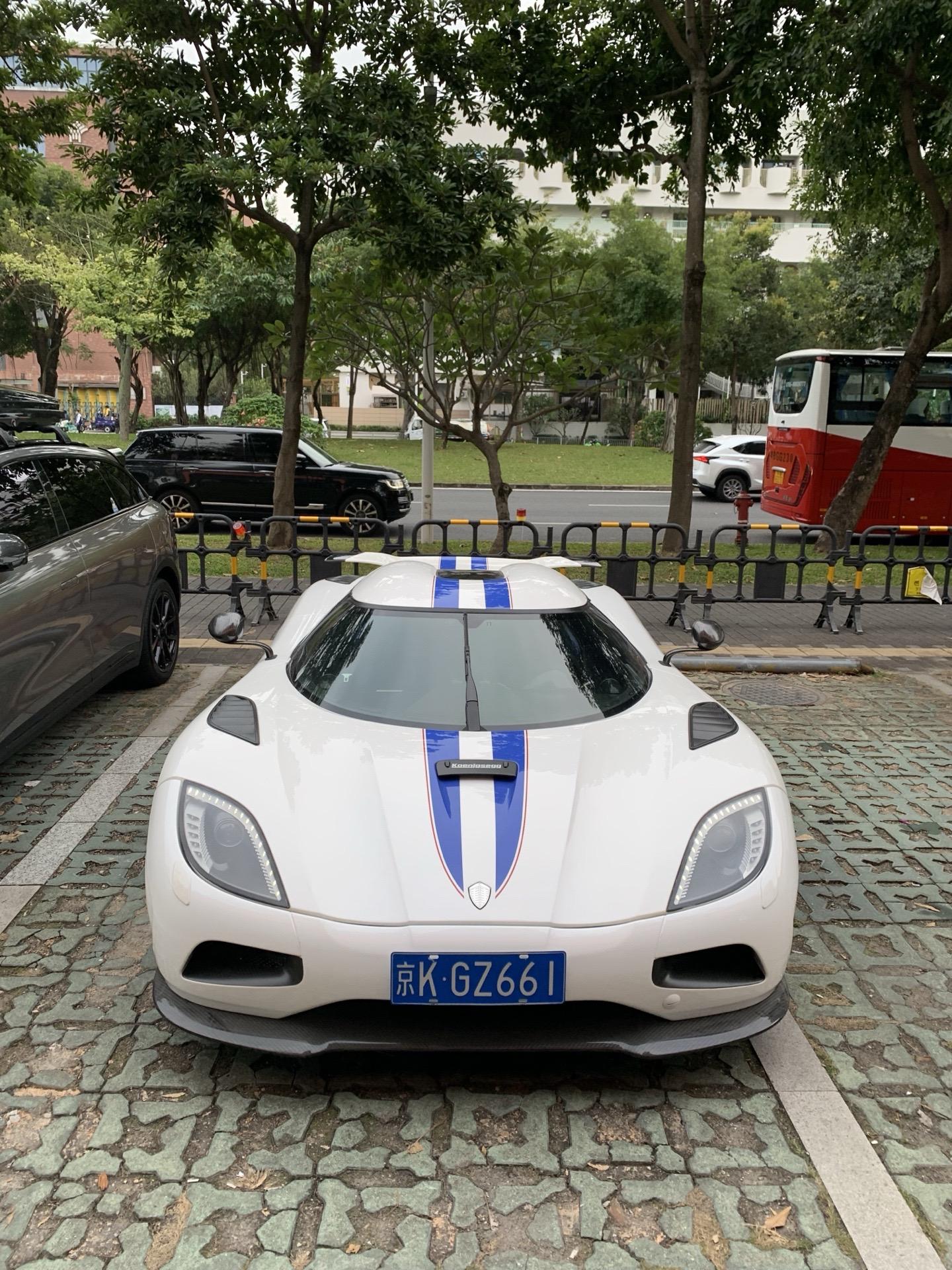 白色北欧幽灵Koenigsegg Agera R
