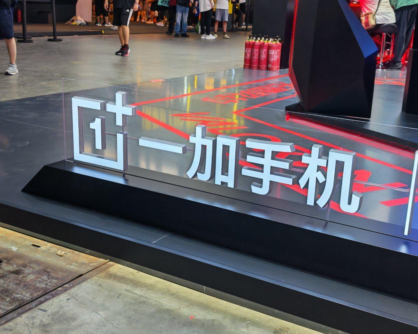 chinajoy 一加手机今年牛了，昨天骁龙游戏展一加负责人说下个月一加有重磅新