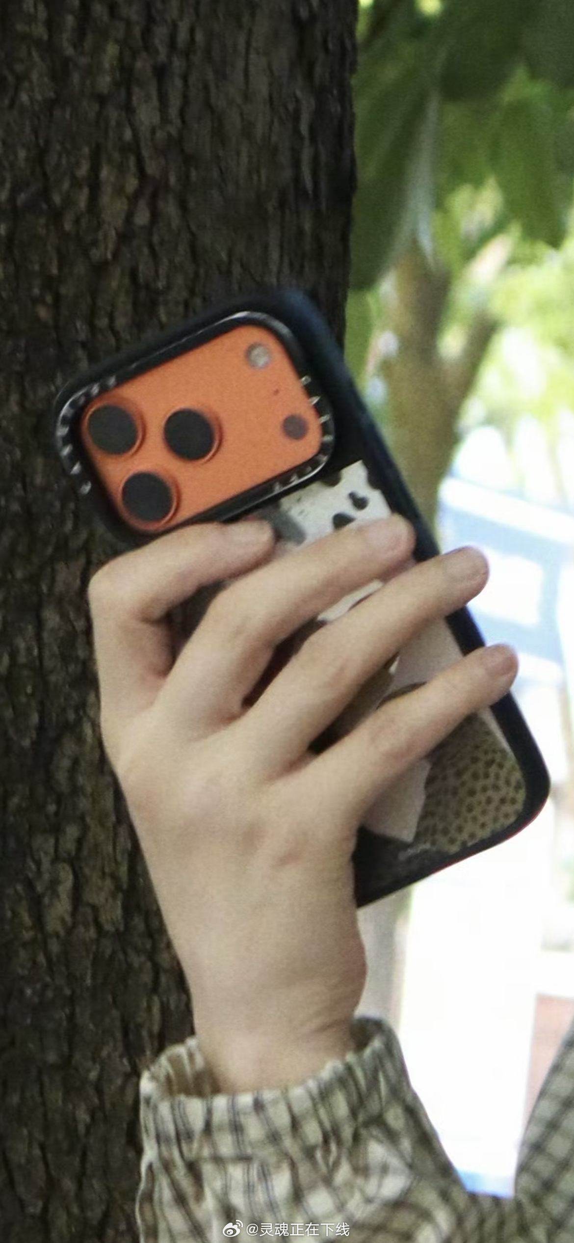 富人新标识：iPhone戴casetify手机壳！ 