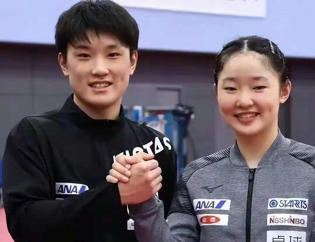 张本美和 国乒最大威胁横滨冠军赛落下帷幕，张本美和拿下冠军。这名十八岁小将成长速
