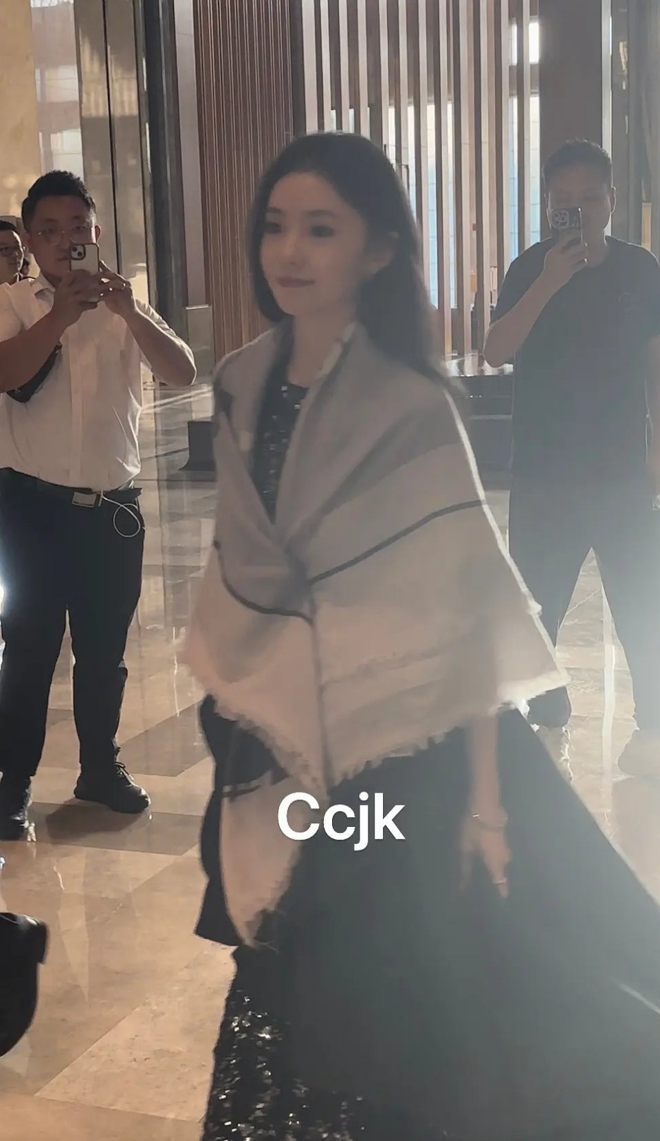 刘浩存怎么这么美!什么时候大变样啦? ​​​