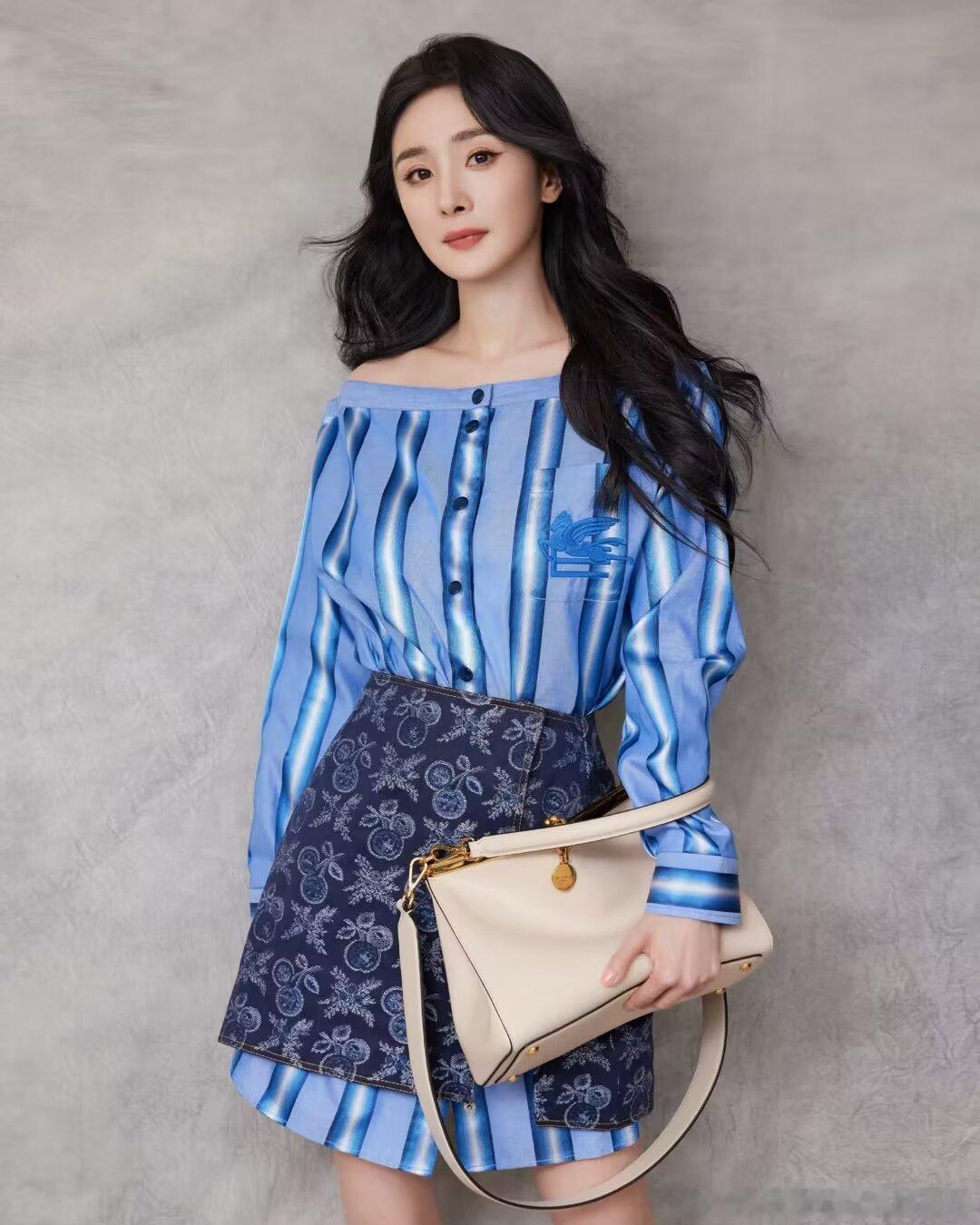 杨幂  🦊杨幂巴黎卡诗全球品牌代言人 追求梦想多年，回首发现，自己早已成了梦想