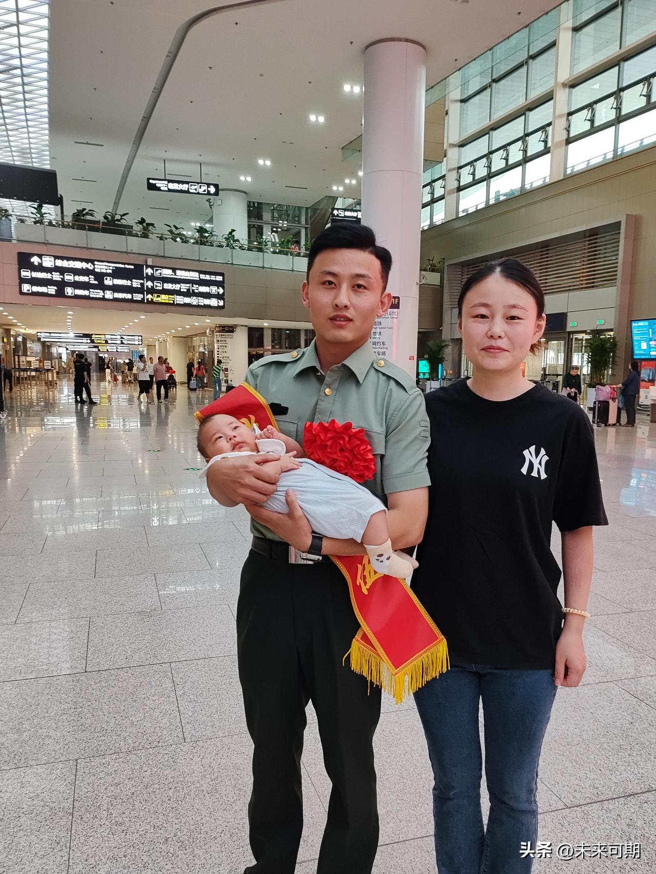 当了六年兵的小儿子回来了，今年3期不好转，他在部队是文书，要是技术兵还好些。
