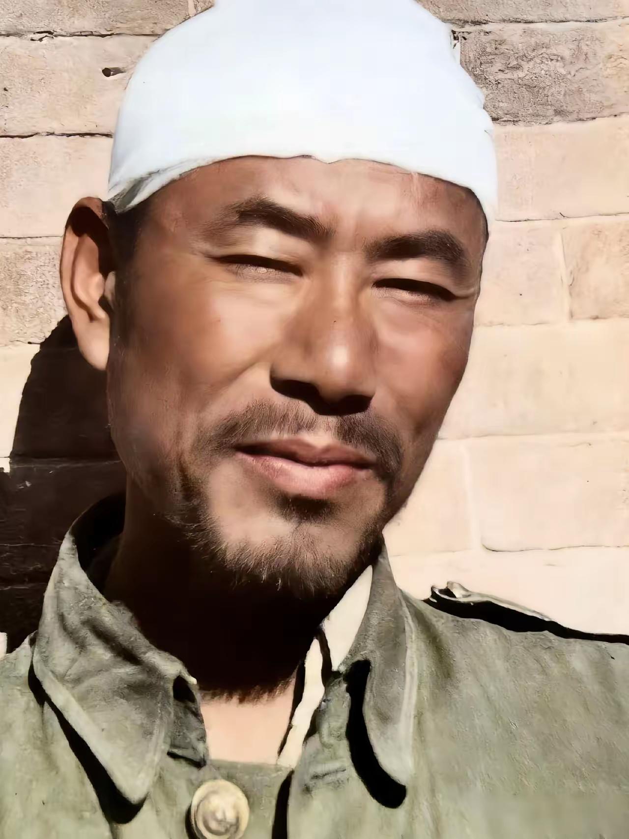 1943年，飞贼“赛狸猫”在北平街头被日本特务当众扇耳光，他一气之下，竟潜入冈村