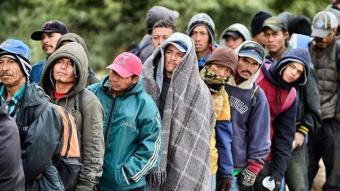 崇洋媚外的代价已经出现！10万赴美“润人”遭美国遣返，中国态度明确，身份存疑一律