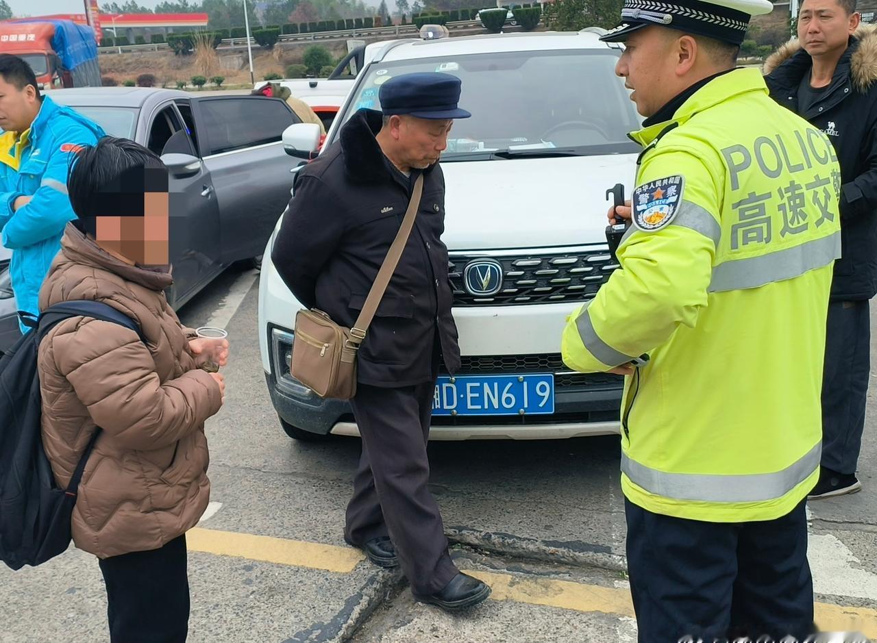 【春运出行胡椒护航】2026春运开启 近日，湖南高速警察三支队西渡大队民警视频巡