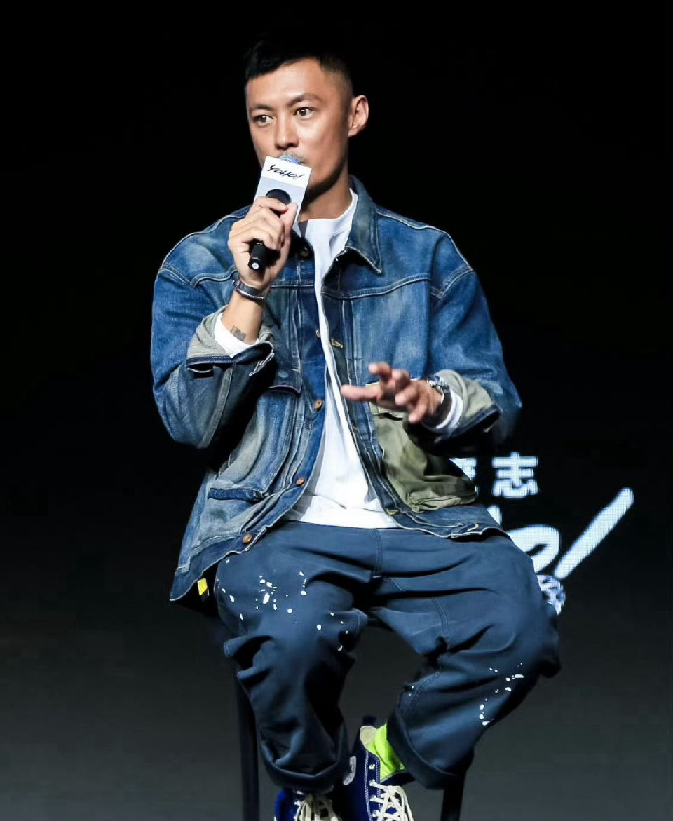 余文乐来披荆斩棘的原因找到了余文乐运气别人来披哥：练舞练到凌晨、卷生卷死拼实力。